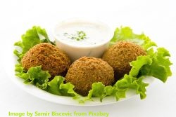 Falafel-mit-Tahini-Joghurtsosse